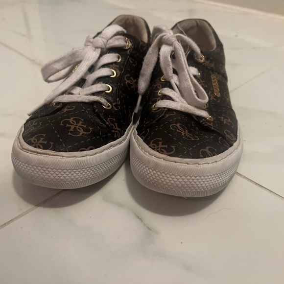 Guess Women's Loven Casual Sneakers. Gold/Brown. Size 7.5 - Picture 3 of 10